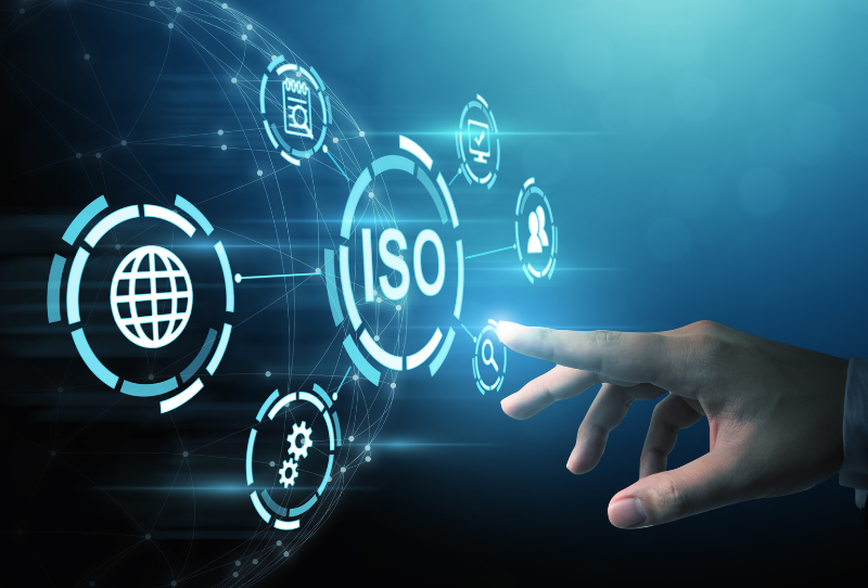 Normy ISO (ang. International Organization for Standardization) to międzynarodowe standardy opracowywane przez niezależną organizację ISO, zrzeszającą krajowe jednostki normalizacyjne z ponad 160 państw. Ich celem jest ujednolicenie wymogów i zdefiniowanie najlepszych praktyk w obszarze produkcji, świadczenia usług, zarządzania procesami czy stosowania materiałów.