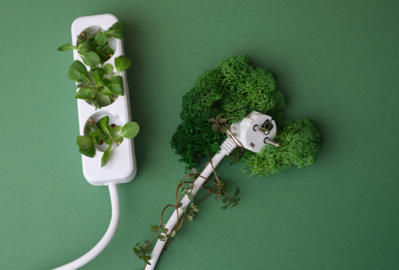 ESG to skrót od Environmental, Social and Governance, co w języku polskim oznacza środowiskowe, społeczne i zarządcze aspekty działalności organizacji. Pojęcie to odnosi się do zestawu kryteriów wykorzystywanych przez inwestorów, instytucje finansowe i interesariuszy do oceny wpływu przedsiębiorstw na otoczenie oraz do podejmowania decyzji inwestycyjnych i strategicznych.