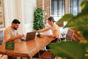 Proces ekoprojektowania opakowania – od wyboru materiału po możliwość recyklingu i ponownego użycia.