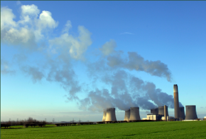 Rodzaje emisji: powietrze, woda, gleba, hałas, pola elektromagnetyczne – co podlega regulacjom środowiskowym?