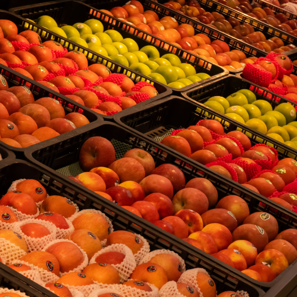 Naklejki na owocach - nowy wyrok TSUE wyjaśnia, kiedy naklejki na owocach staną się opakowaniem