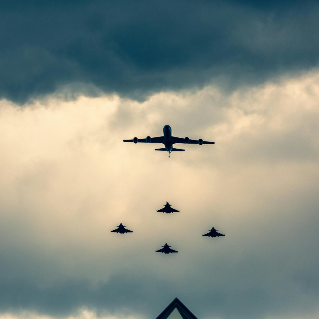 Przemysł obronny w Unii Europejskiej a nowe przepisy dotyczące szybszego wydawania pozwoleń dla inwestycji i nowych fabryk.